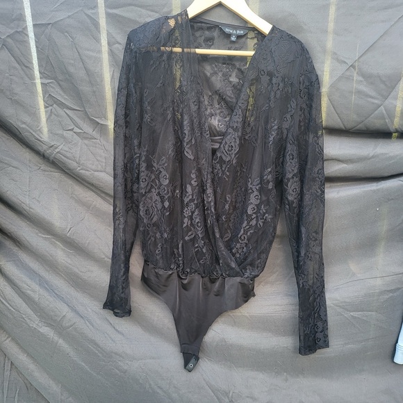 Boutique lace bodysuit - Picture 1 of 3